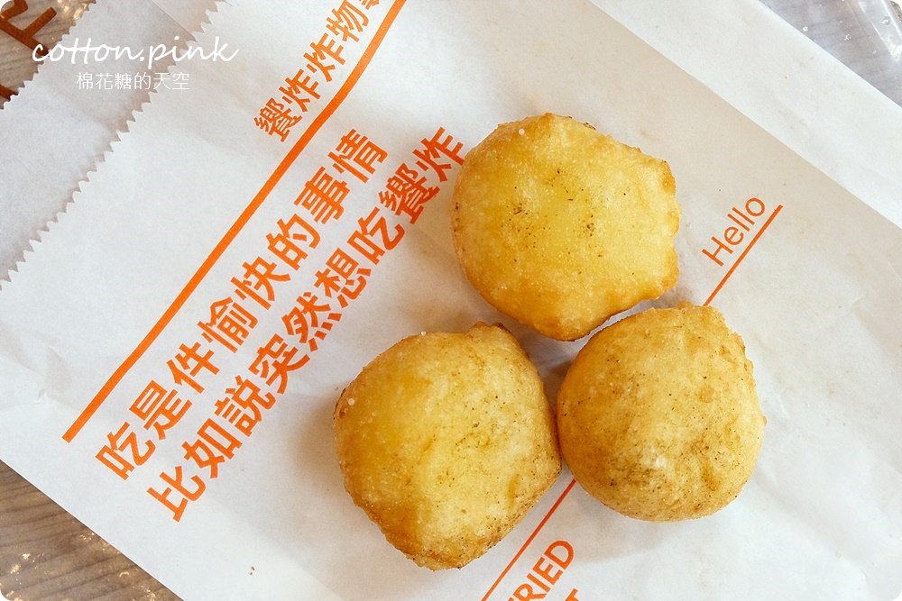 東海夜市開到最晚的饗炸雞排，開到凌晨一點半！必點熔岩起司球～牽絲啦！