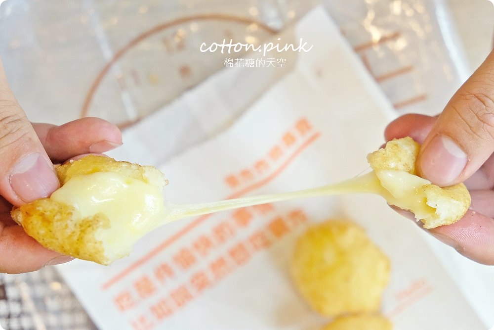 東海夜市開到最晚的饗炸雞排，開到凌晨一點半！必點熔岩起司球～牽絲啦！