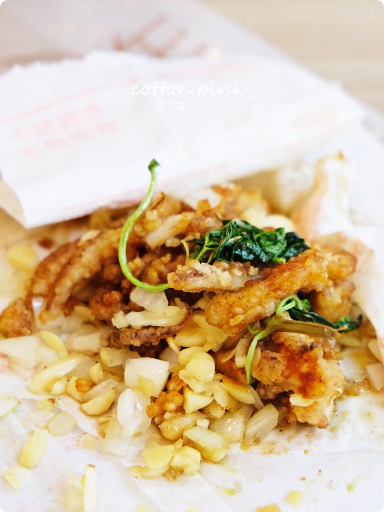 東海夜市開到最晚的饗炸雞排，開到凌晨一點半！必點熔岩起司球～牽絲啦！