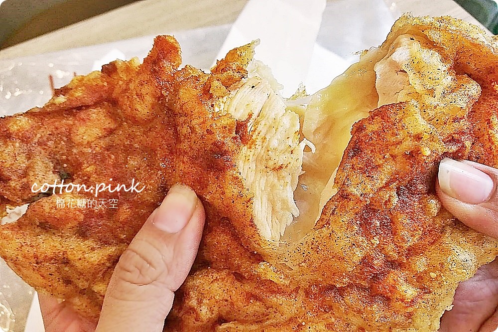 東海夜市開到最晚的饗炸雞排，開到凌晨一點半！必點熔岩起司球～牽絲啦！