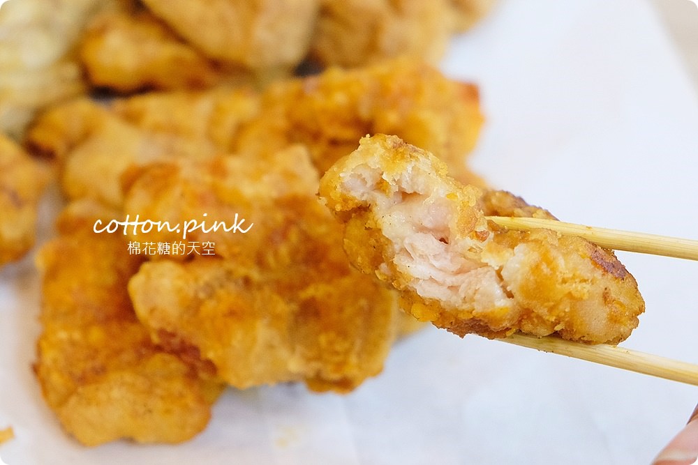 東海夜市開到最晚的饗炸雞排，開到凌晨一點半！必點熔岩起司球～牽絲啦！
