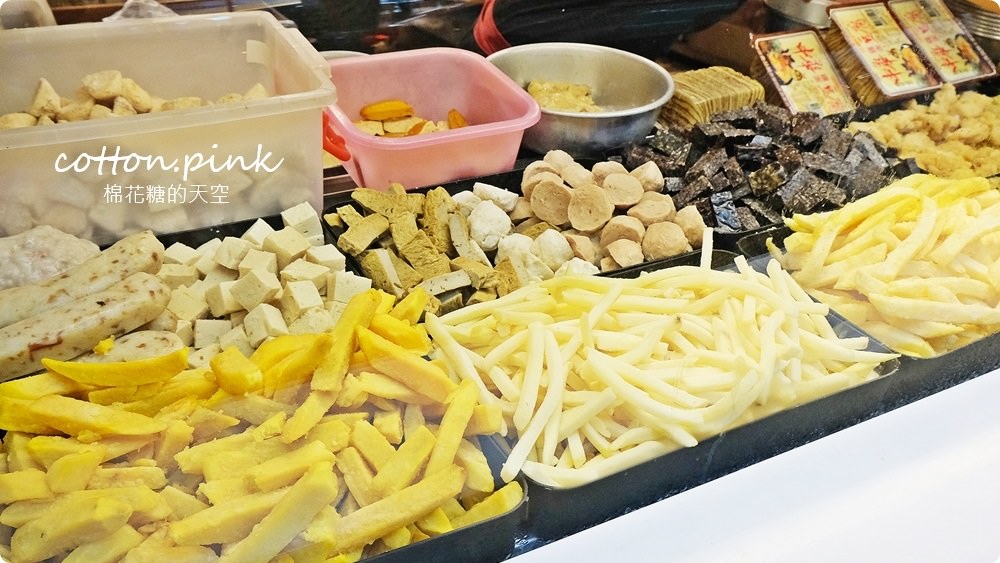 東海夜市開到最晚的饗炸雞排，開到凌晨一點半！必點熔岩起司球～牽絲啦！