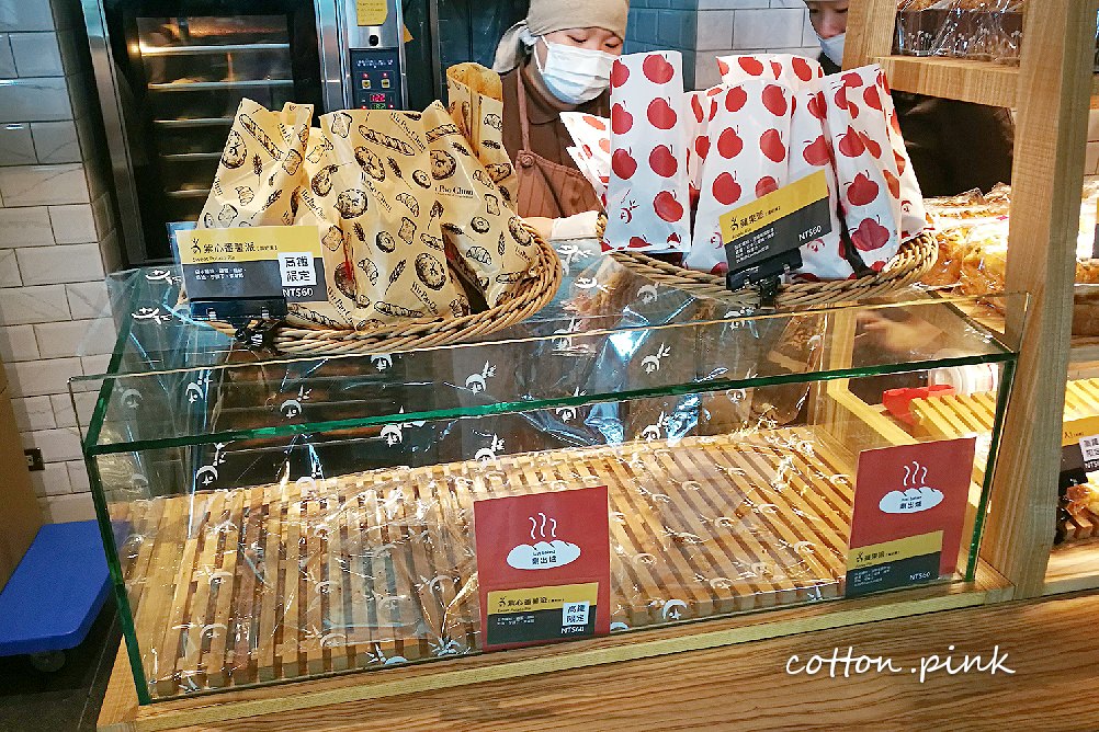 吳寶春麵包台中二店最新開幕！多款限定麵包只有這裡有，招牌酒釀桂圓麵包高鐵也買得到