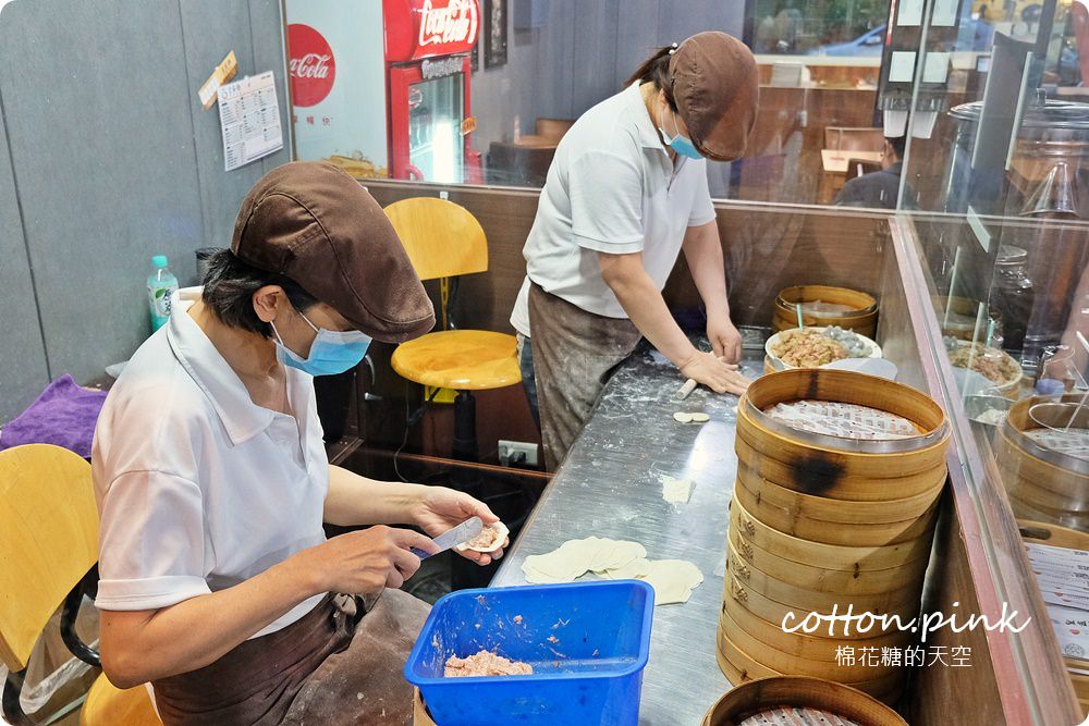 台中小籠湯包推薦|皇宸饌滿滿蟹黃小籠湯包海味爆炸超好吃（原皇盛祥）