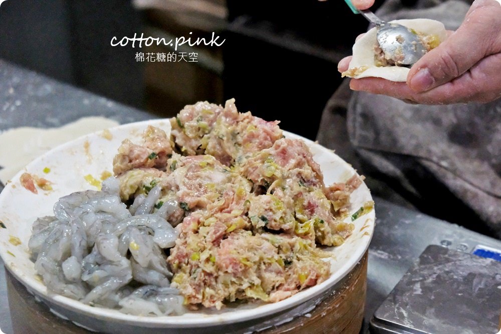 台中小籠湯包推薦|皇宸饌滿滿蟹黃小籠湯包海味爆炸超好吃（原皇盛祥）