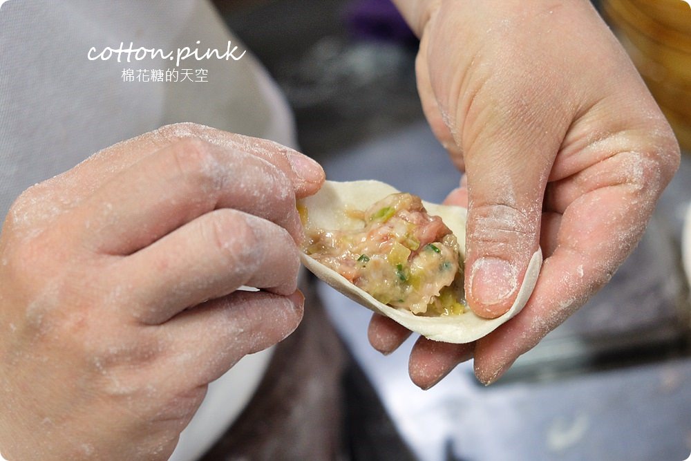 台中小籠湯包推薦|皇宸饌滿滿蟹黃小籠湯包海味爆炸超好吃（原皇盛祥）