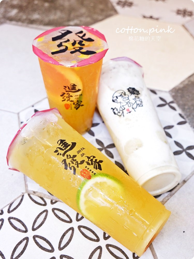 逢甲夜市特長就是這一杯啦！最新進發家古早味飲料尬吐司最對味