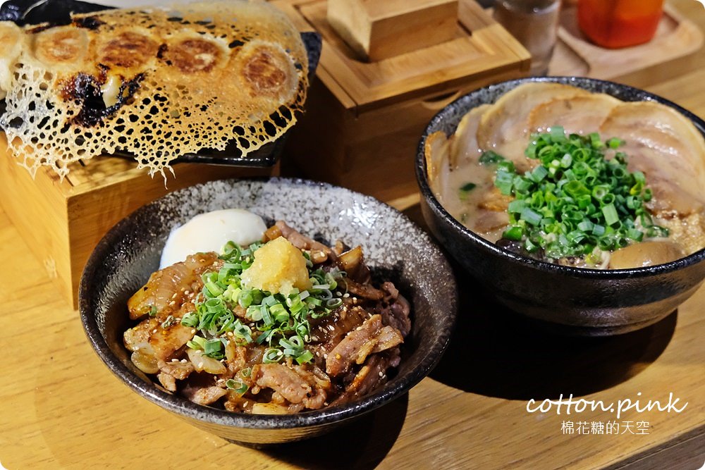 台中拉麵也吹老宅文青風，秀麵尊豚骨拉麵尬冰花煎餃大絕配