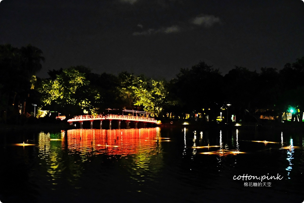 台中公園七夕換新裝，浪漫燈光秀今天點燈