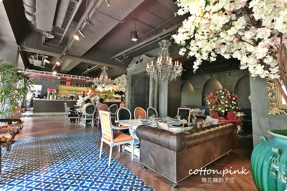 台中最潮泰式餐廳開二店-WOO市政店就在超夯鳶屋書店樓上