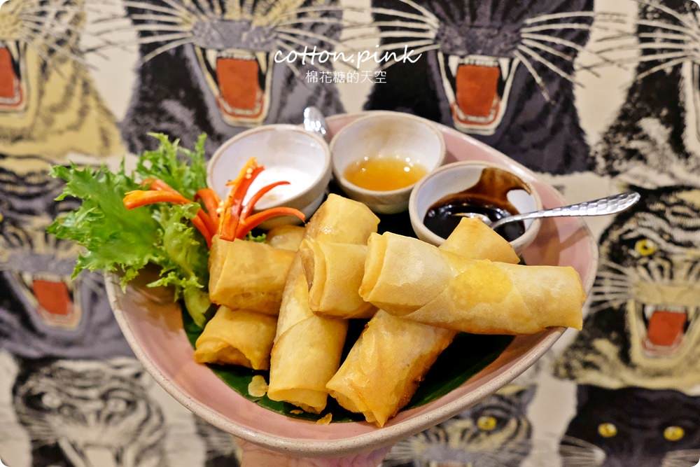 台中最潮泰式餐廳開二店-WOO市政店就在超夯鳶屋書店樓上