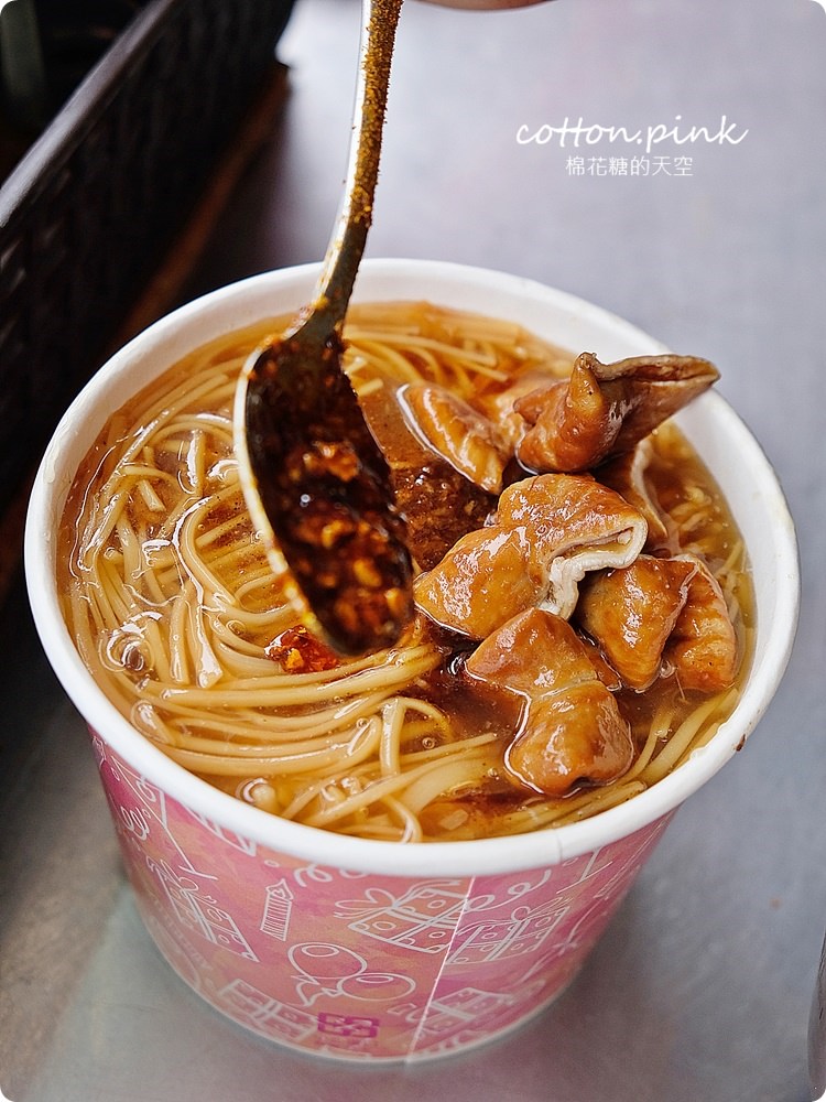 台中小吃推薦|麻辣大腸麵線搭配台北甜不辣，內用還有兒童遊戲區