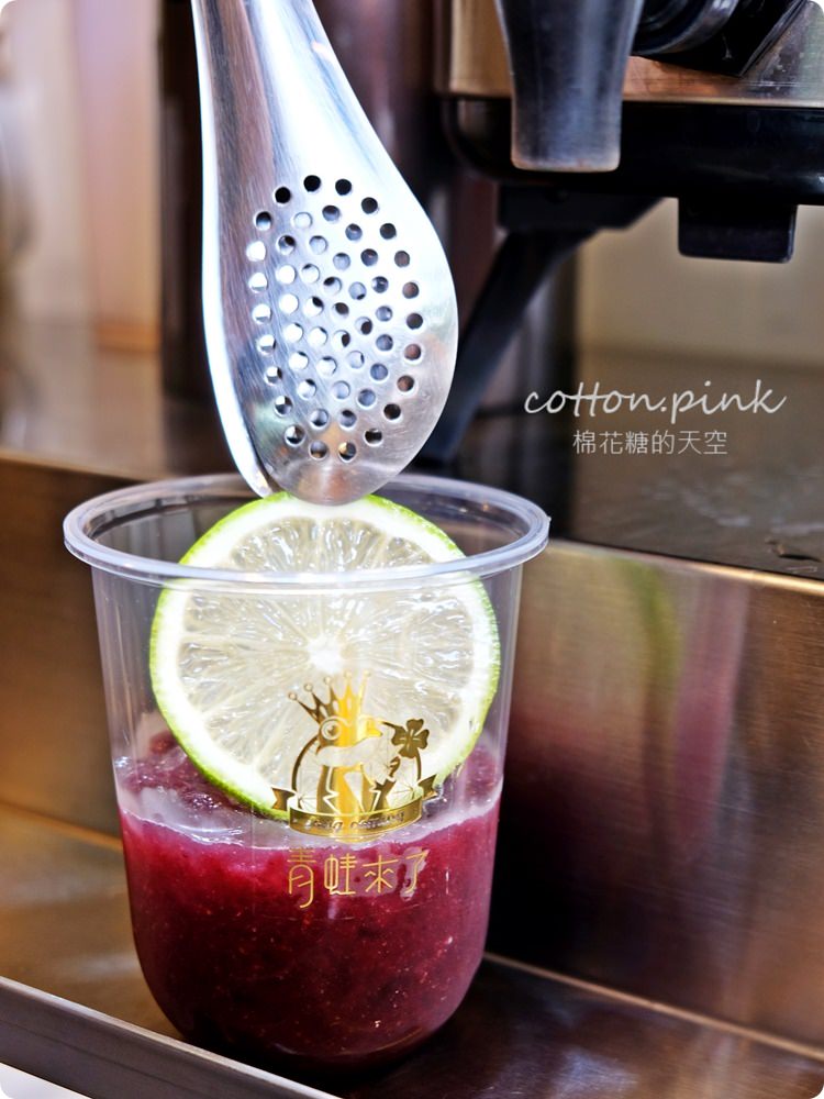 黑糖珍珠膩了嗎？一中必喝琥珀愛玉才是真正透心涼！青蛙來了最新菜單大推薦，可外送喔！