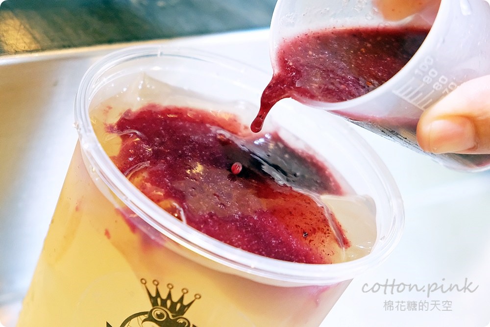 黑糖珍珠膩了嗎？一中必喝琥珀愛玉才是真正透心涼！青蛙來了最新菜單大推薦，可外送喔！