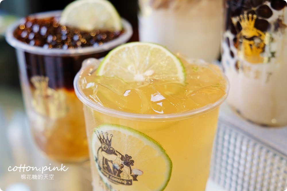 黑糖珍珠膩了嗎？一中必喝琥珀愛玉才是真正透心涼！青蛙來了最新菜單大推薦，可外送喔！