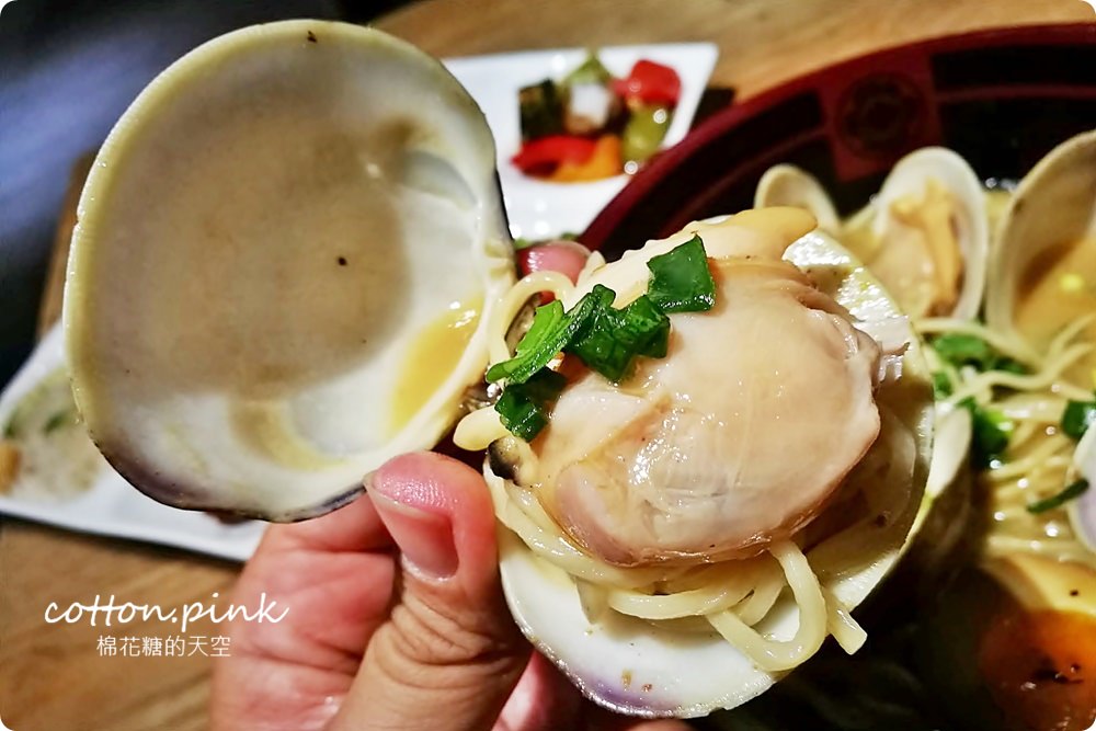 台中拉麵推薦|吃拉麵九宮格小菜免費送，限量超大蛤蠣拉麵必點！