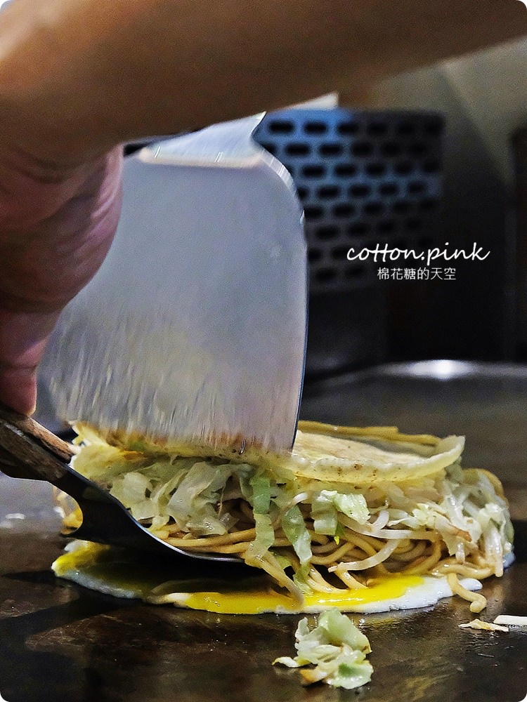 台中大阪燒、廣島燒專賣店-酒戰場藏在精誠路小巷內，大推厚蔥燒！