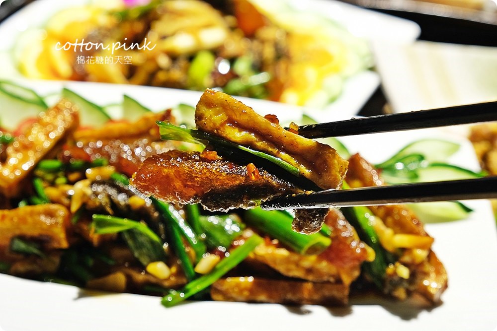 台中雙層貨櫃居酒屋暗藏道地川菜！食八津最新四川料理超過癮～近東海大學