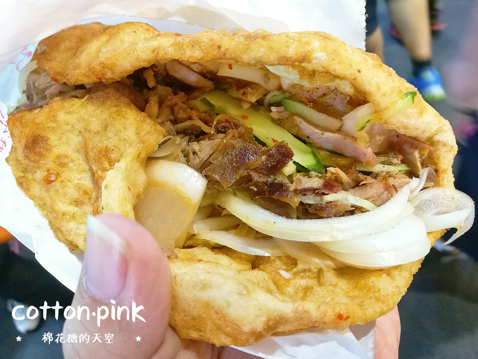 台中逢甲夜市有隻豬！金豬王烤乳豬捲餅裡面夾了豬屁屁？