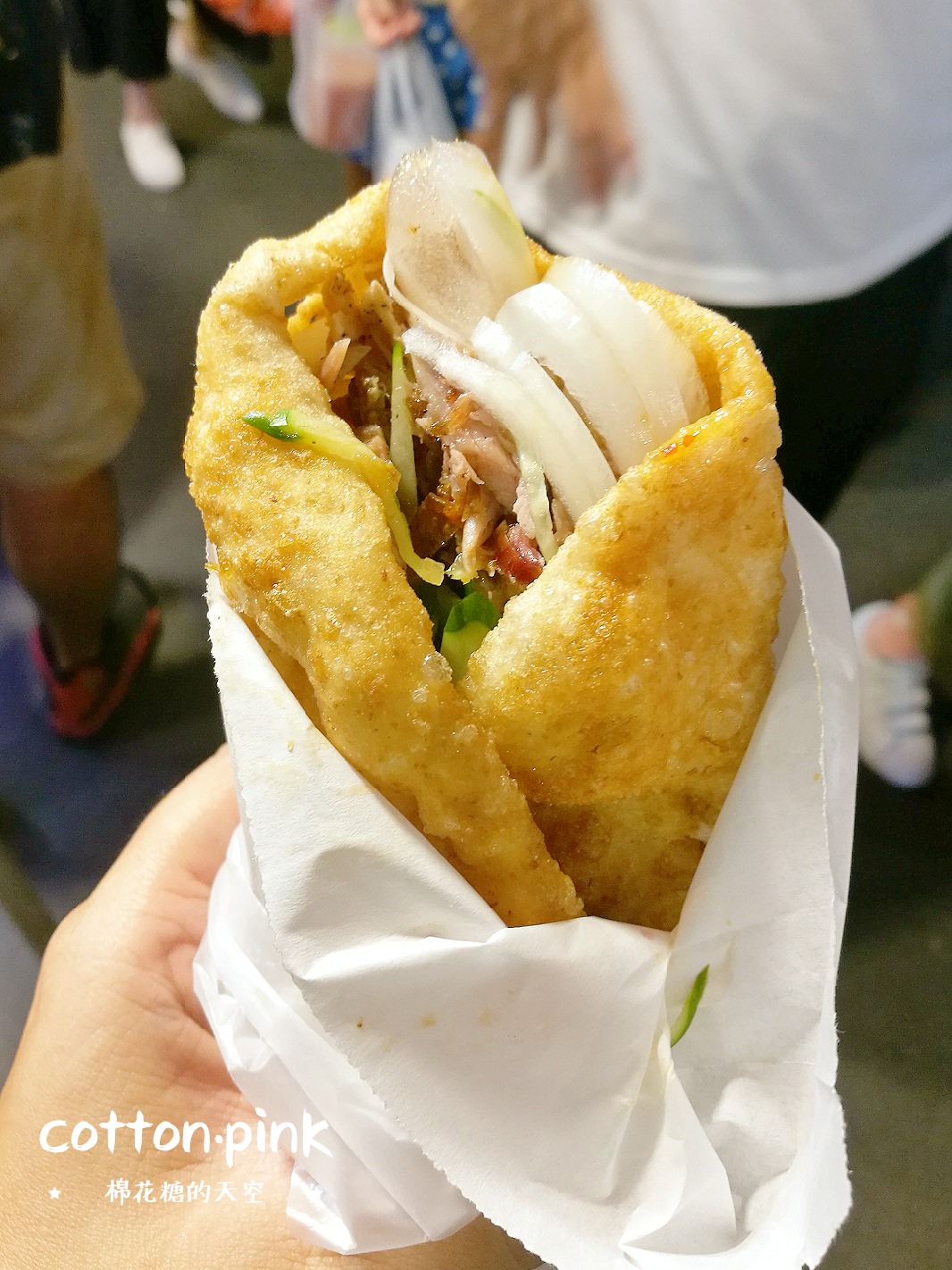 台中逢甲夜市有隻豬！金豬王烤乳豬捲餅裡面夾了豬屁屁？
