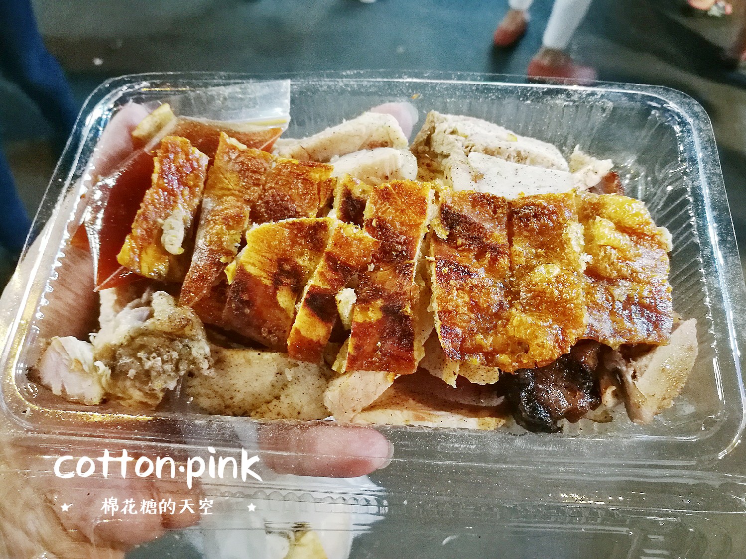 台中逢甲夜市有隻豬！金豬王烤乳豬捲餅裡面夾了豬屁屁？