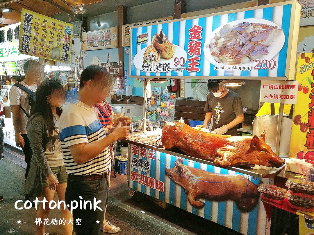 台中逢甲夜市有隻豬！金豬王烤乳豬捲餅裡面夾了豬屁屁？