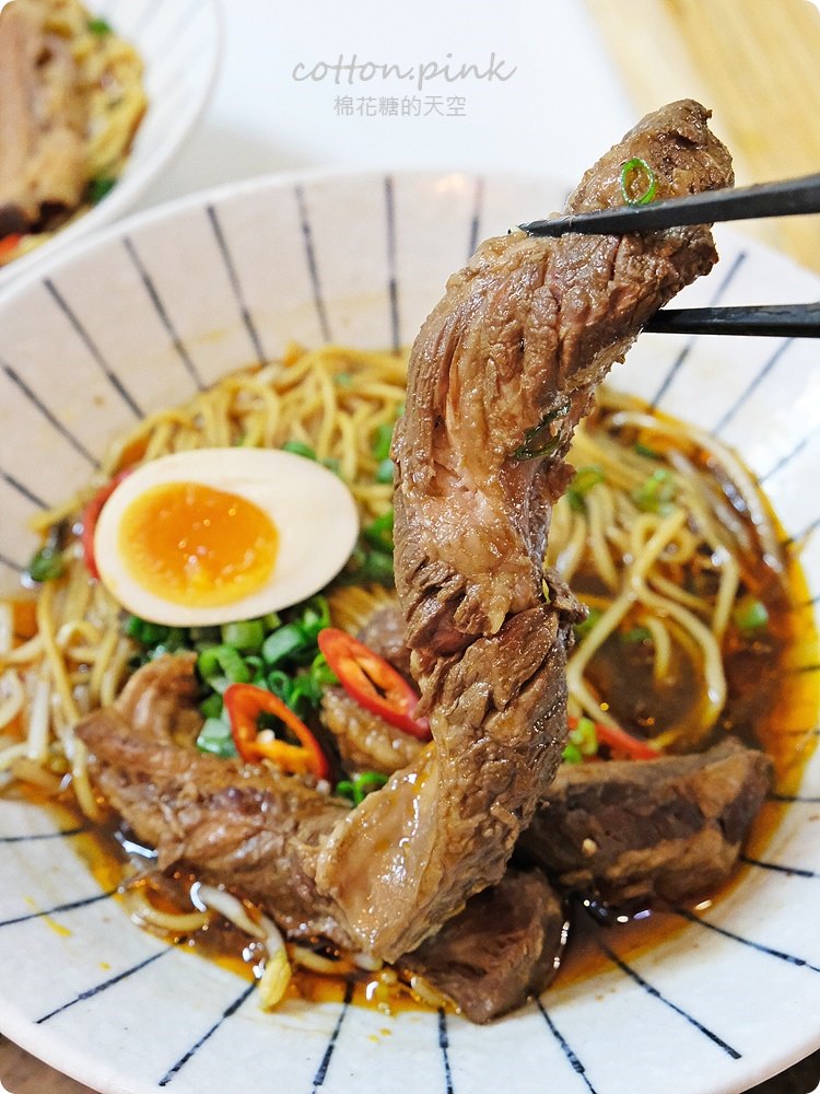 台中超特別牛肉麵！新撰組限量煙燻牛肉拉麵肉大塊