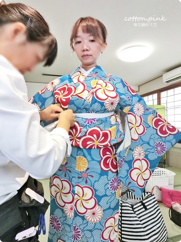 京都和服體驗推薦|京小町和服出租花色選擇多，清水寺、八坂庚申堂就在附近，浴衣、振袖、袴通通有