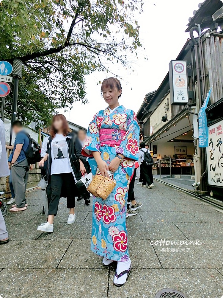 京都和服體驗推薦|京小町和服出租花色選擇多，清水寺、八坂庚申堂就在附近，浴衣、振袖、袴通通有