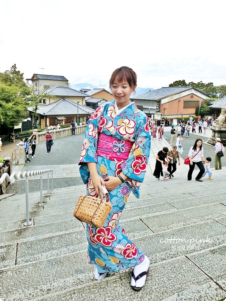 京都和服體驗推薦|京小町和服出租花色選擇多，清水寺、八坂庚申堂就在附近，浴衣、振袖、袴通通有