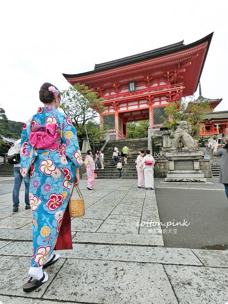 京都和服體驗推薦|京小町和服出租花色選擇多，清水寺、八坂庚申堂就在附近，浴衣、振袖、袴通通有