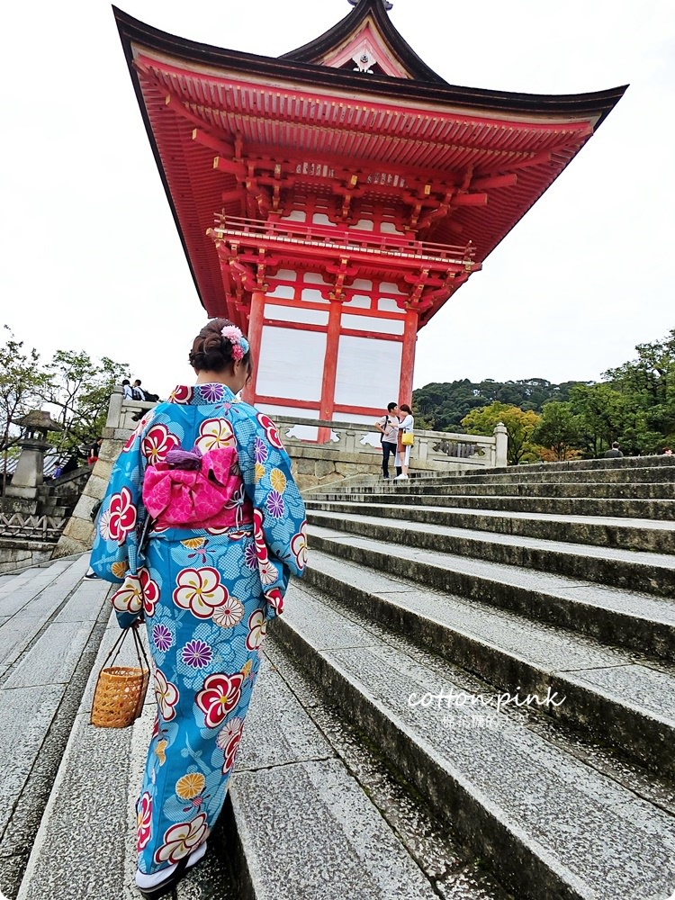 京都和服體驗推薦|京小町和服出租花色選擇多，清水寺、八坂庚申堂就在附近，浴衣、振袖、袴通通有