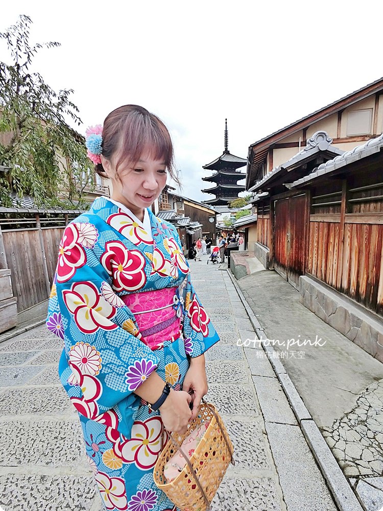 京都和服體驗推薦|京小町和服出租花色選擇多，清水寺、八坂庚申堂就在附近，浴衣、振袖、袴通通有