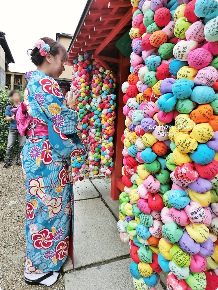 京都和服體驗推薦|京小町和服出租花色選擇多，清水寺、八坂庚申堂就在附近，浴衣、振袖、袴通通有