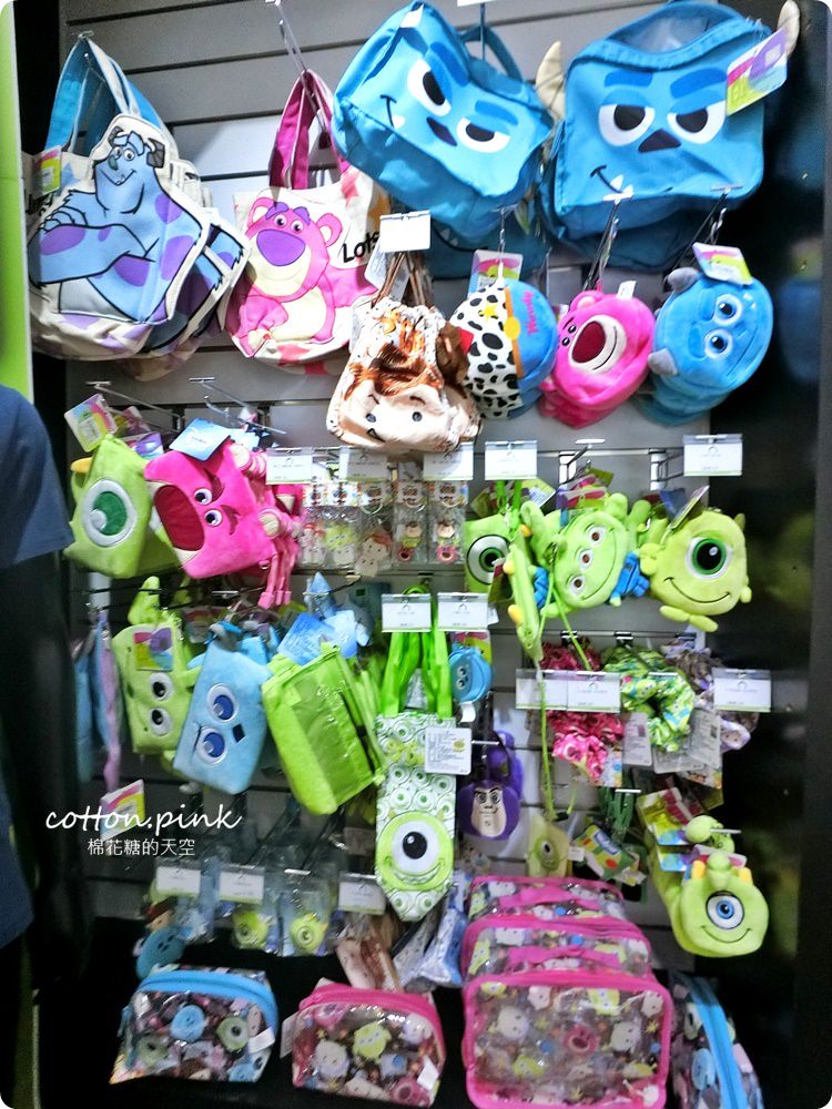 玩具總動員快閃逢甲！超好拍三眼怪夾娃娃機、超大熊抱哥～還有毛怪來客串