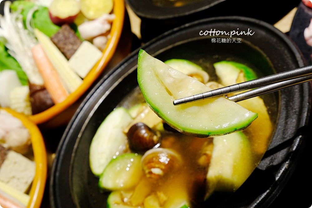 台中火鍋-萬客什鍋來台中必吃!大推剝皮辣椒雞!全分店資訊、菜單資訊、訂位須知在文末