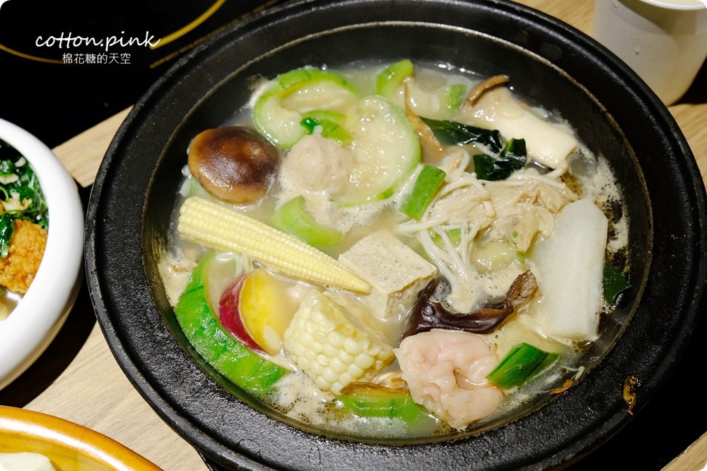 台中火鍋-萬客什鍋來台中必吃!大推剝皮辣椒雞!全分店資訊、菜單資訊、訂位須知在文末