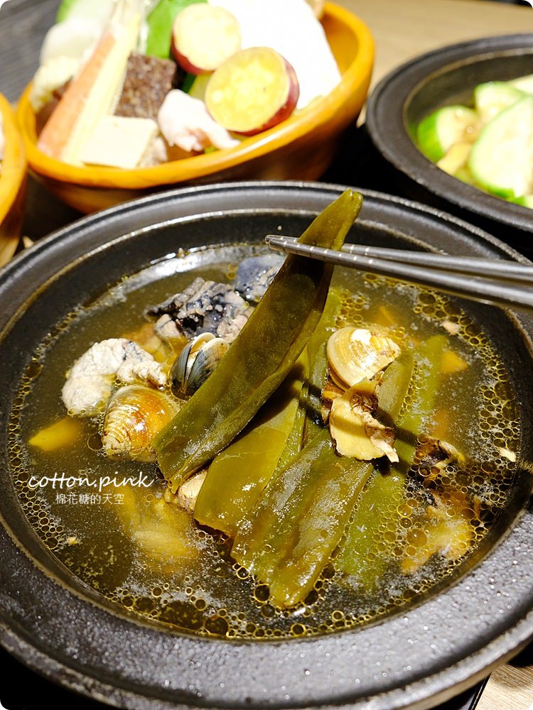 台中火鍋-萬客什鍋來台中必吃!大推剝皮辣椒雞!全分店資訊、菜單資訊、訂位須知在文末