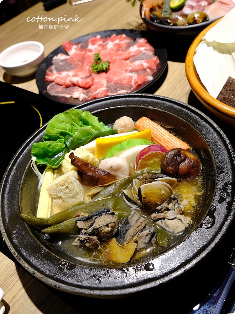 台中火鍋-萬客什鍋來台中必吃!大推剝皮辣椒雞!全分店資訊、菜單資訊、訂位須知在文末