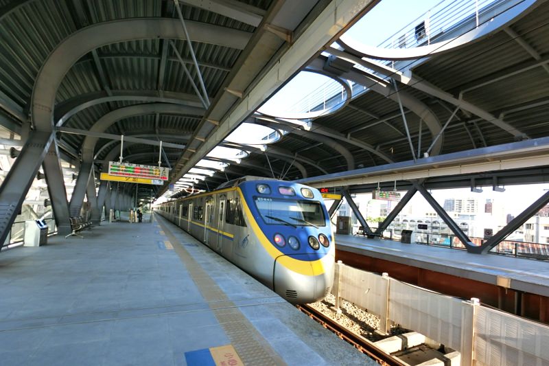 台中火車多五站-栗林、頭家厝、松竹、精武和五權全面啟用，最新五權車站全記錄