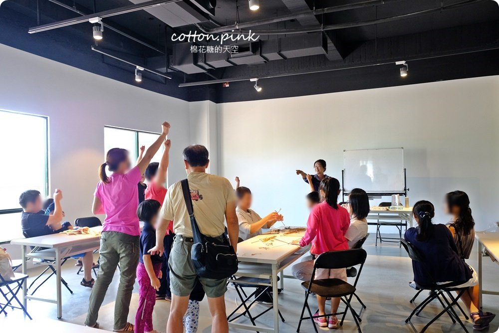 台中親子旅遊新據點-大里纖維博物館，週末不定期手作課程藺草、手環、羊毛氈、植物染通通有