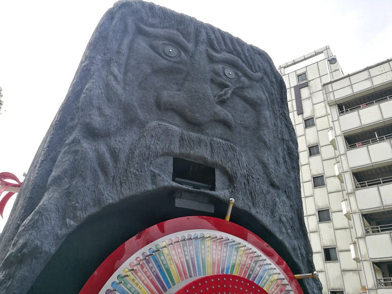 超過三公尺！超大摩艾現身台中百貨實現你的願望?!