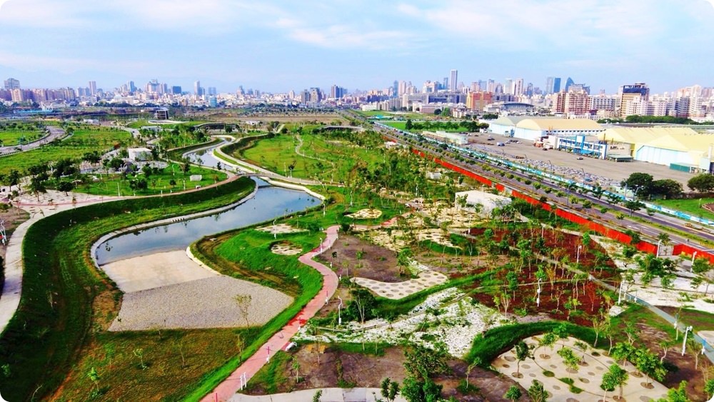 台中新地標-水湳智慧城中央公園搶先開放，綠美圖、電影中心、水湳會展中心、智慧營運中心令人期待