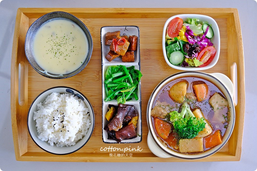 台中圖書館旁美食餐廳推薦|創意廚房不只早午餐～火鍋、中式定食都好吃！還有沙坑兒童區