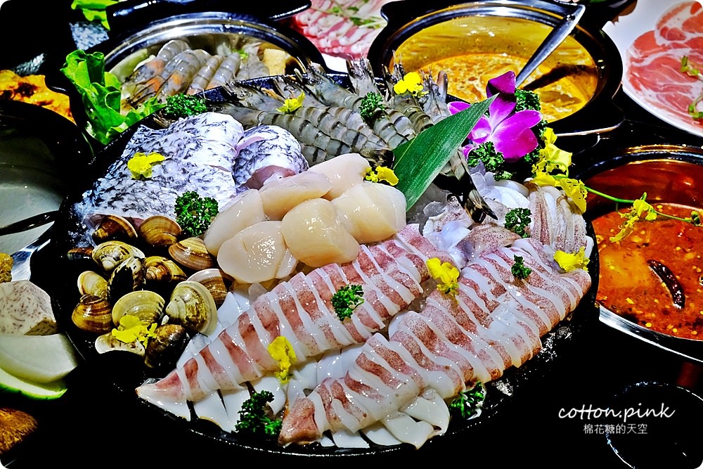 台中火鍋推薦|椰林世界出小火鍋啦！道地重慶麻辣鍋、經典椰子雞也有單人份