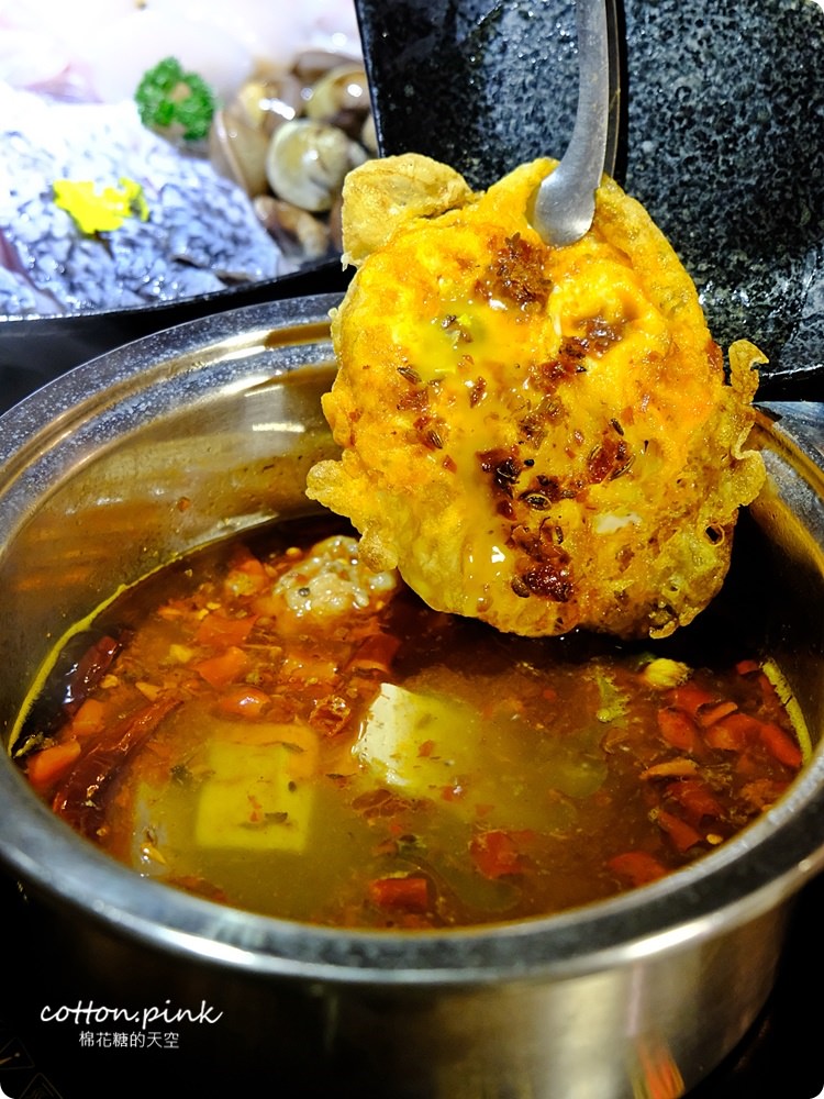 台中火鍋推薦|椰林世界出小火鍋啦！道地重慶麻辣鍋、經典椰子雞也有單人份