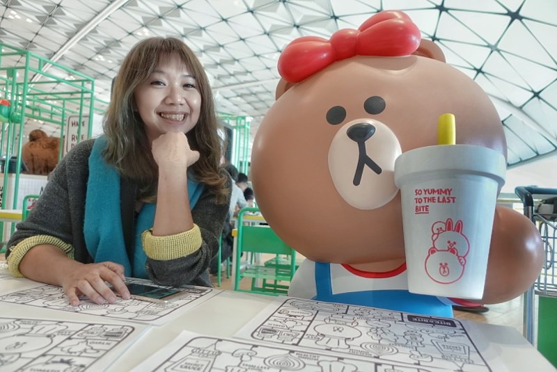 香港機場隱藏版熊大茶餐廳，Line Friends桌邊陪你喝港奶、吃菠蘿油-SONY RX100 M5出遊去