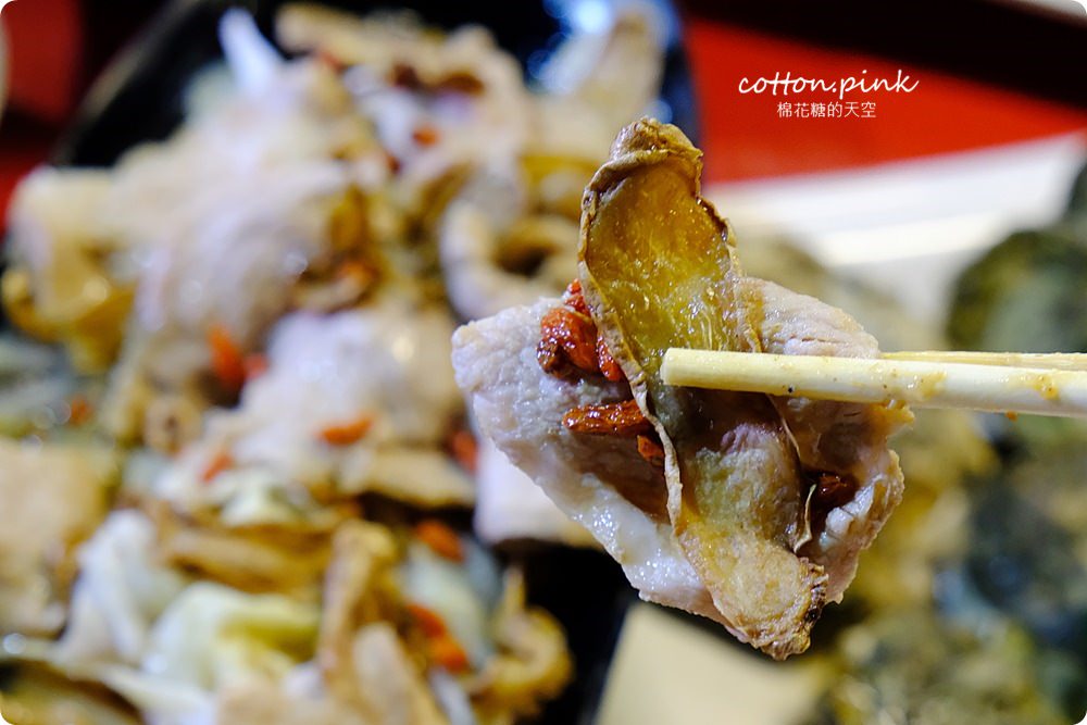 台中夜景餐廳新亮點-彩虹貨櫃屋裡大吃雞湯、砂鍋魚頭，那兩蚵換新裝囉