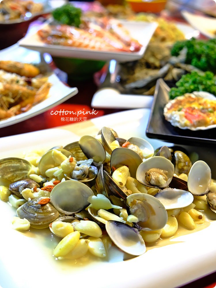 台中夜景餐廳新亮點-彩虹貨櫃屋裡大吃雞湯、砂鍋魚頭，那兩蚵換新裝囉