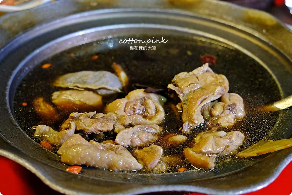台中夜景餐廳新亮點-彩虹貨櫃屋裡大吃雞湯、砂鍋魚頭，那兩蚵換新裝囉